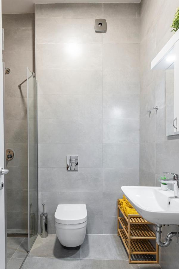 Vertigo Modern Studio-Free Private Parking-Fast Wi-Fi Novi Sad Exteriör bild