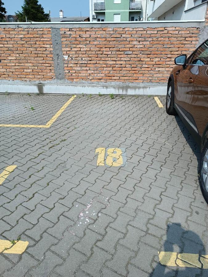 Vertigo Modern Studio-Free Private Parking-Fast Wi-Fi Novi Sad Exteriör bild